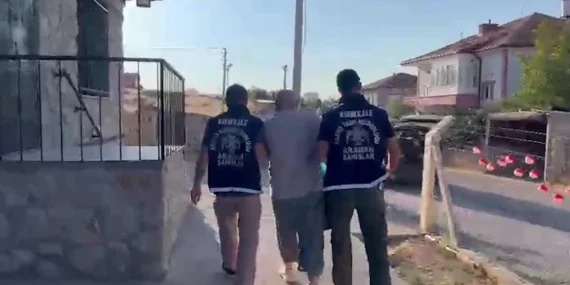 81 İlde Arananlara Yönelik Operasyonda 912 Şahıs Yakalandı