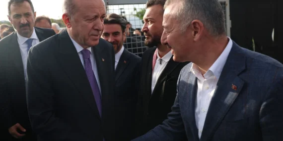 Başkan Büyükakın, 57 yıl sonraki güreş kupasına katıldı
