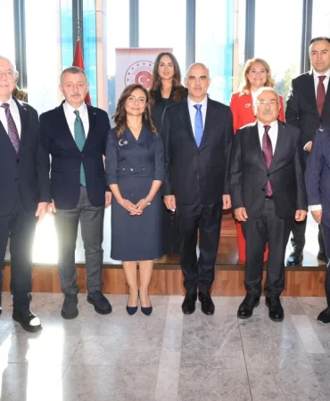 Baskan-Buyukakin-Fransada-Cumhuriyet-Resepsiyonuna-Katildi-featured