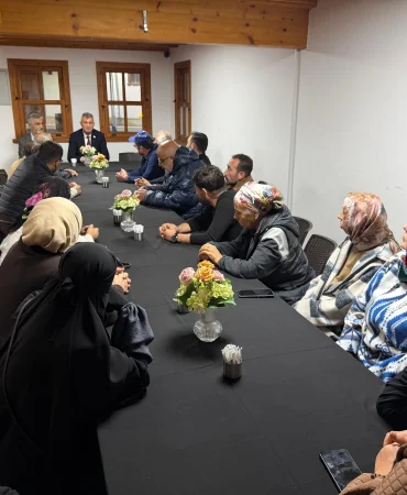 Baskan-Sezer-Tahliye-Edilen-Golcuklu-Vatandaslari-Ziyaret-Etti-featured