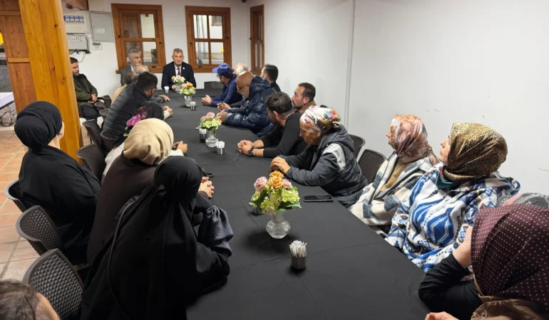 Baskan-Sezer-Tahliye-Edilen-Golcuklu-Vatandaslari-Ziyaret-Etti-featured