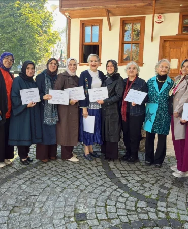Baskan-Sezer-Tamga-Koleksiyonu-Emekcileriyle-Bir-Araya-Geldi-featured