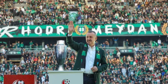 Büyükakın’dan Filenin Sultanları ve Kocaelispor’a tebrik