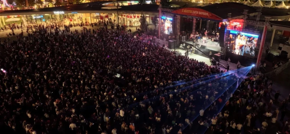 Buyuksehir-30-Agustosu-Iki-Buyuk-Konserle-Kutlayacak-featured