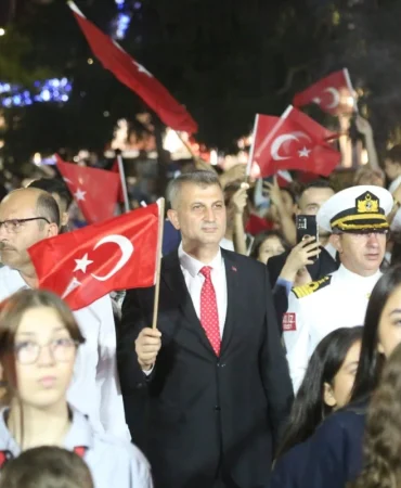 Golcuk-Belediye-Baskani-Sezerden-Zafer-Bayrami-Mesaji-featured