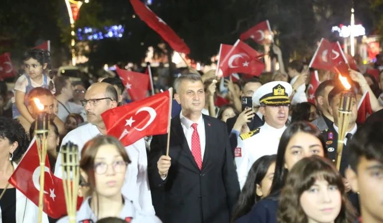 Golcuk-Belediye-Baskani-Sezerden-Zafer-Bayrami-Mesaji-featured