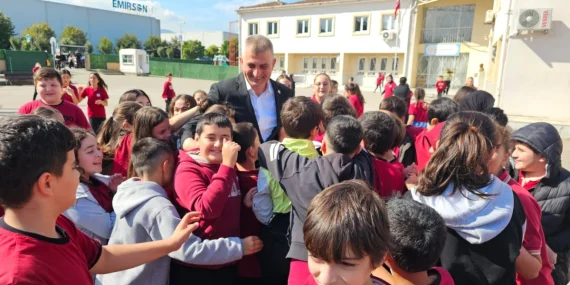 Gölcük Belediyesi Yazlık İlkokulu için prefabrik bina yaptı