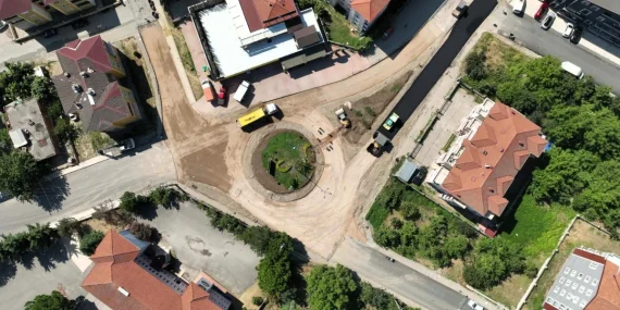 Gölcük Ergenekon Caddesi Kavşağında Çalışmalar Sürüyor