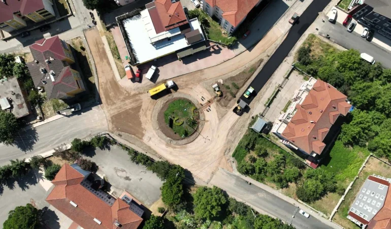 Golcuk-Ergenekon-Caddesi-Kavsaginda-Calismalar-Suruyor-featured