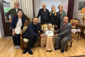 Golcuk-Kaymakami-Gultekin-Cumhuriyet-Cinarlarini-Ziyaret-Etti-featured