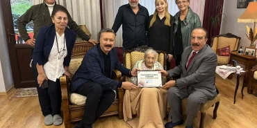 Golcuk-Kaymakami-Gultekin-Cumhuriyet-Cinarlarini-Ziyaret-Etti-featured