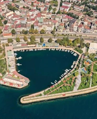 Golcuk-Sahili-78-Bin-Metrekarelik-Projeyle-Yenilenecek-featured