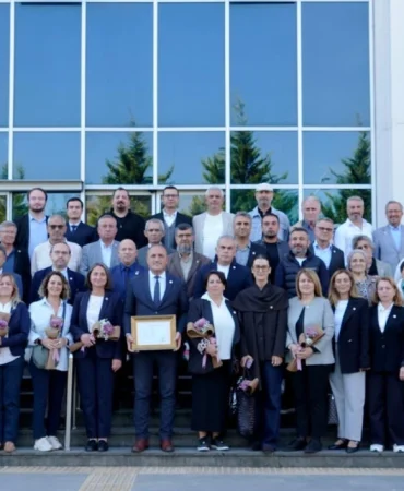 Golcuk-Yeni-Partide-Mehmet-Uzuner-mazbatasini-aldi-featured