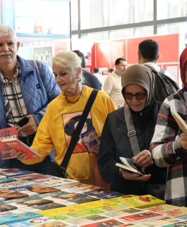 Izmit-ve-Golcuk-Sayginlar-Kulubu-Kitap-Fuarindaydi-featured