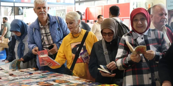 İzmit ve Gölcük Saygınlar Kulübü Kitap Fuarı’ndaydı