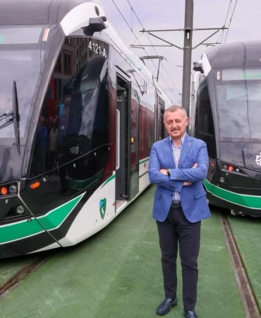 Kartepe-tramvay-hatti-acildi-Buyukakin-ilk-surusu-yapti-featured