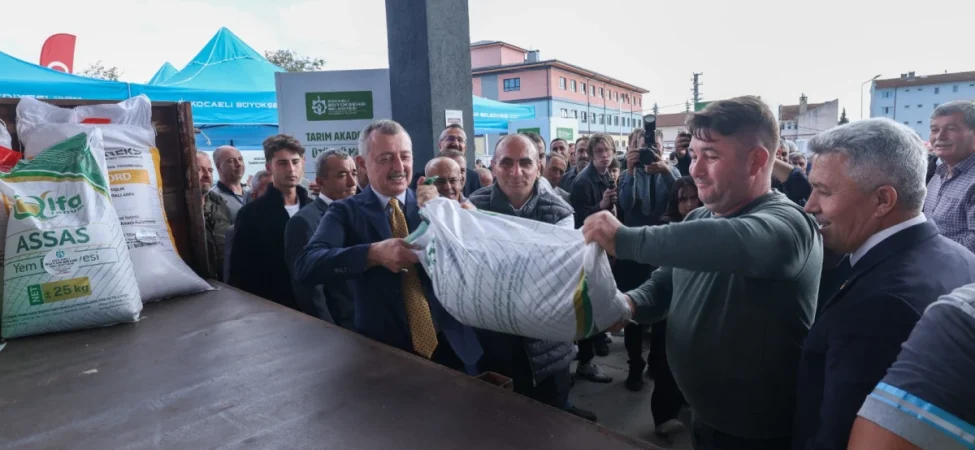 Kocaeli-Buyuksehir-Ciftciye-1250-Ton-Tohum-Dagitiyor-featured