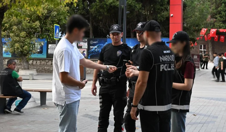 Kocaeli-Emniyeti-Okul-Cevreleri-ve-Servisleri-Denetledi-featured