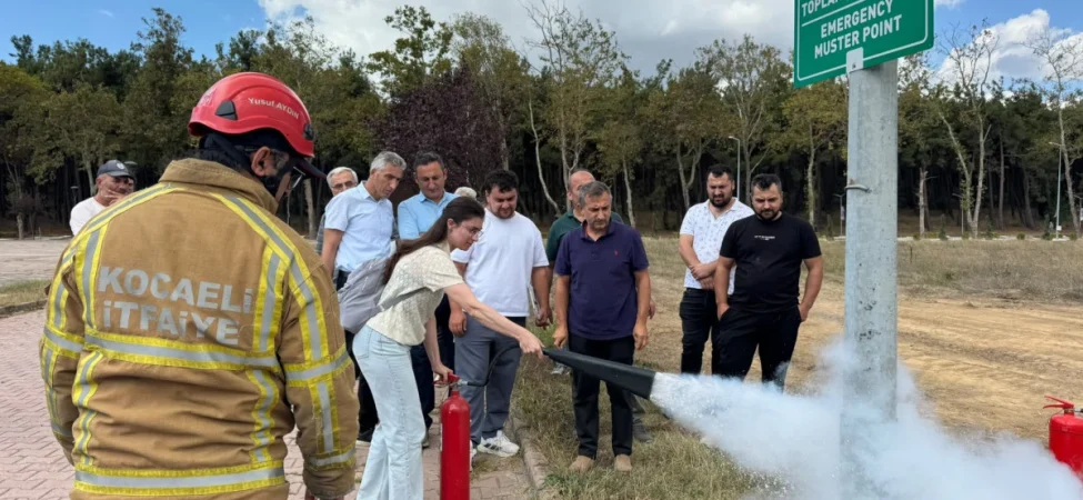 Kocaeli-Itfaiyesi-74-calisana-acil-durum-egitimi-verdi-featured