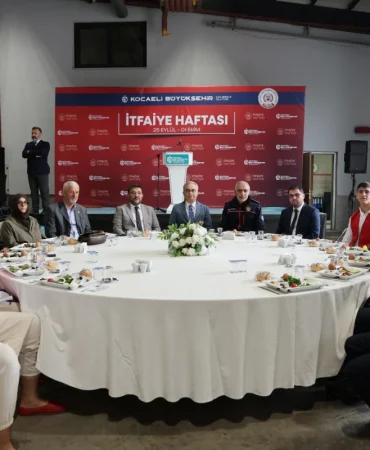 Kocaeli-Itfaiyesine-Yangin-Sonrasi-Duygusal-Tesekkur-featured