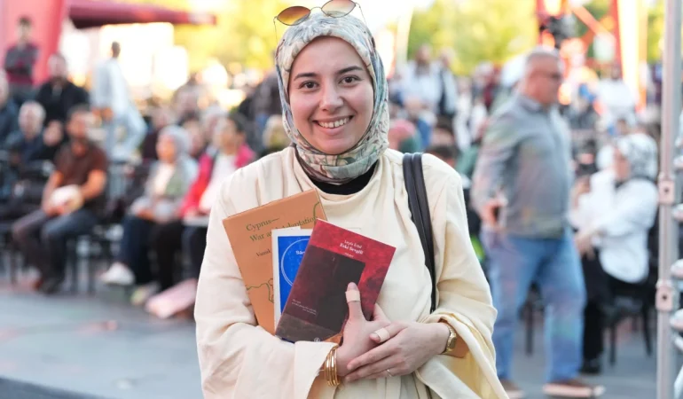 Kocaeli-Kitap-Fuarindaki-Muzayedede-Rekor-Teklifler-featured