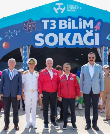 Kocaeli-ve-Istanbul-valileri-Golcuk-TEKNOFEST8217te-bulustu-featured