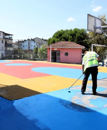 Kocaeli8217deki-okul-bahcelerine-yeni-spor-sahalari-yapiliyor-featured