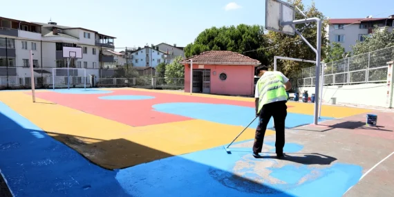 Kocaeli’deki okul bahçelerine yeni spor sahaları yapılıyor
