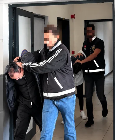 Kocaelide-is-vaadiyle-dolandiricilik-yapan-2-zanli-tutuklandi-featured