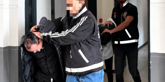 Kocaeli’de iş vaadiyle dolandırıcılık yapan 2 zanlı tutuklandı