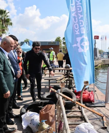 Korfezde-500-gonullu-denizden-ve-karadan-1-ton-atik-topladi-featured