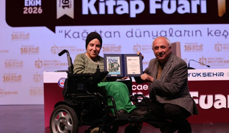 Nurullah-Genc-Kocaeli-Kitap-Fuarinda-Canakkaleyi-anlatti-featured