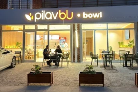 PilavBu-Basiskelede-Soslu-Tavuk-Pilav-Menusu-Sunuyor-featured
