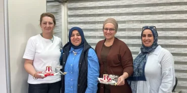Saadet-Partili-Kadinlar-Golcuk-Esnafina-Kahve-Dagitti-featured