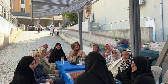 Saadet Partili Kadınlar Toplantı Gelirini Bağışladı