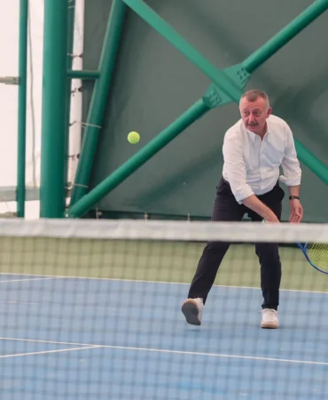 Tahir-Buyukakin-Izmit-Tenis-Spor-Merkezini-Gezdi-featured