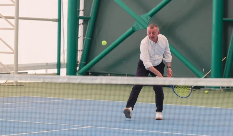 Tahir-Buyukakin-Izmit-Tenis-Spor-Merkezini-Gezdi-featured