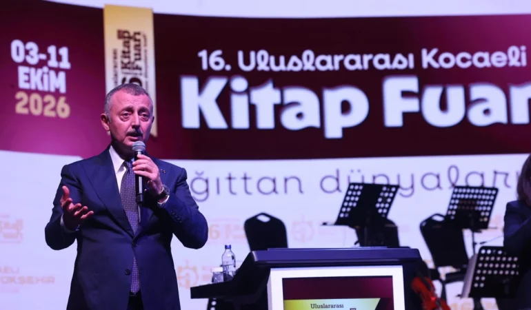 Tahir-Buyukakin-Kocaeli-Kitap-Fuari-Acilisinda-Konustu-featured