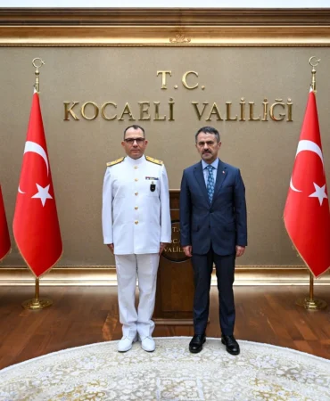 Tugamiral-Izzet-Emre-Afacan-Vali-Ilhami-Aktasi-Ziyaret-Etti-featured
