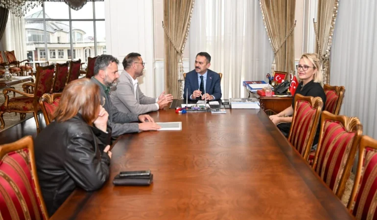 Vali-Ilhami-Aktas-Kocaelide-vatandaslari-dinledi-featured